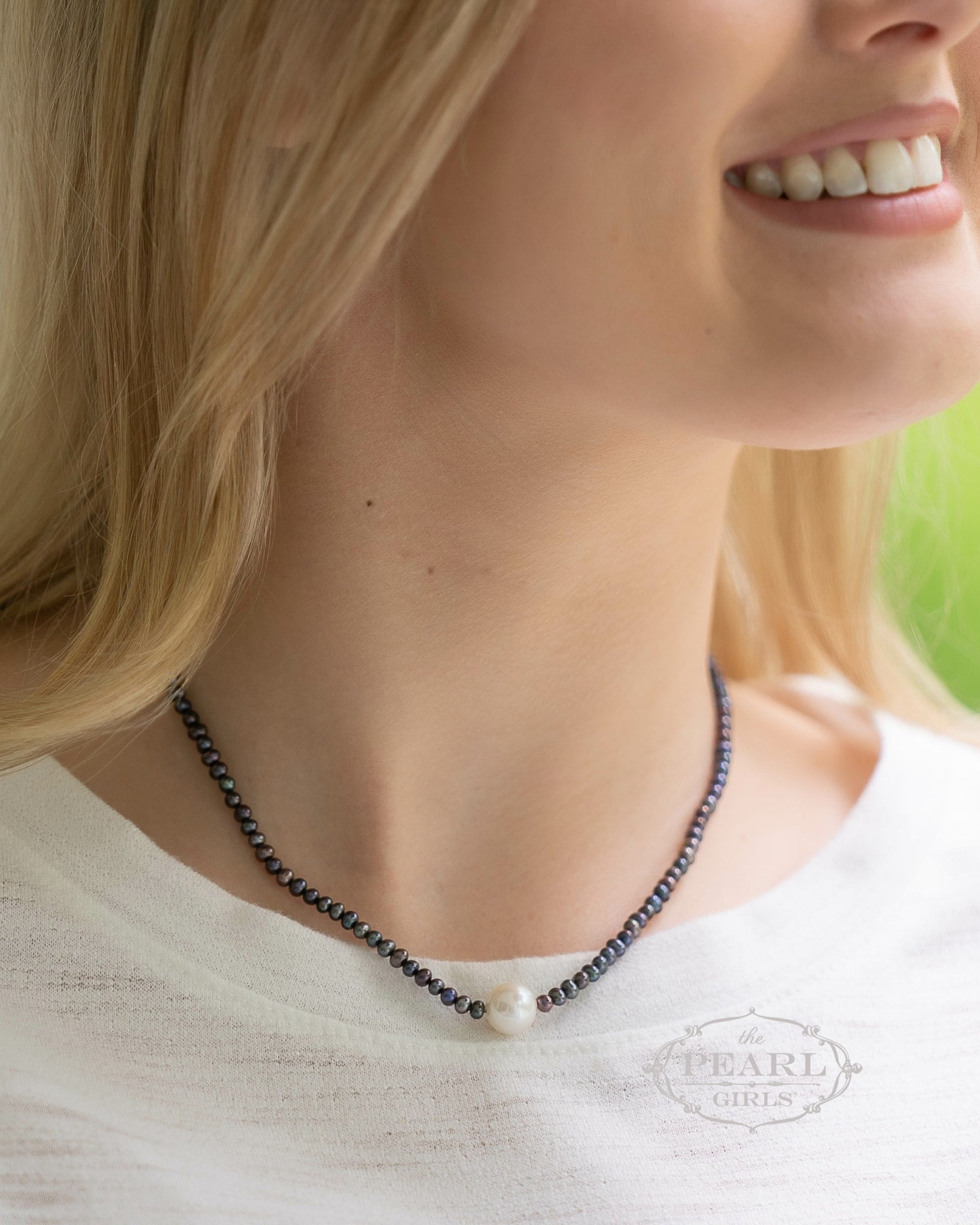 Pomp Pearl Necklace Black On model